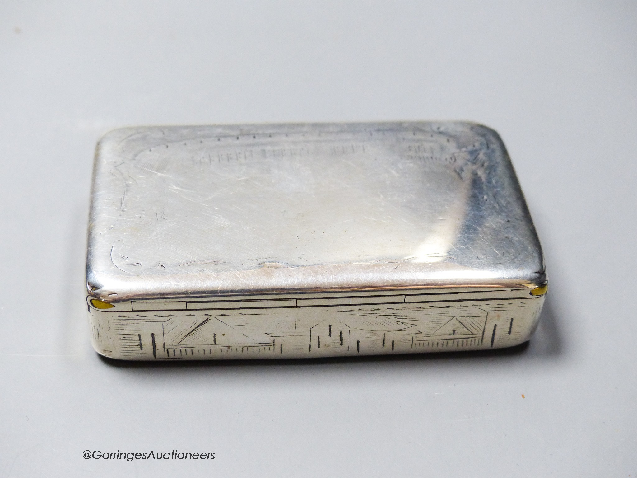 A mid 19th century Russian 84 zolotnik snuff box, with engraved decoration(very tired), dated 1843, 8.5cm, 111 grams.